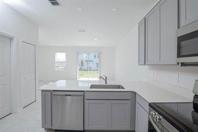 2642 RUNNERS CIRCLE, Clermont, FL 34714