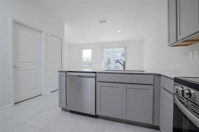 2642 RUNNERS CIRCLE, Clermont, FL 34714