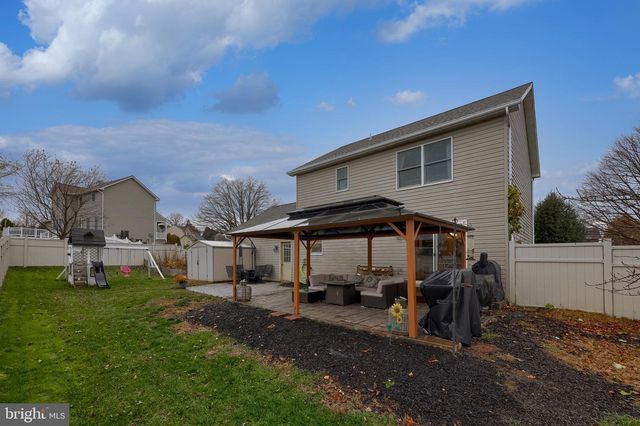 115 ABBEY DR, Mount Wolf, PA 17347