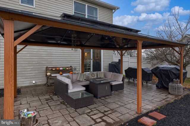 115 ABBEY DR, Mount Wolf, PA 17347