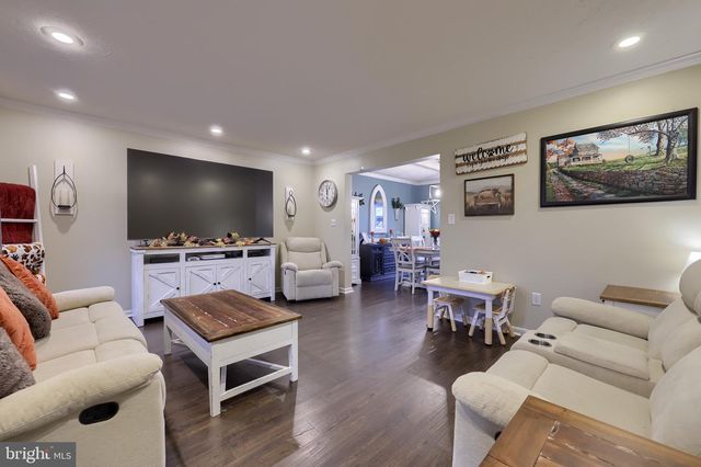 115 ABBEY DR, Mount Wolf, PA 17347