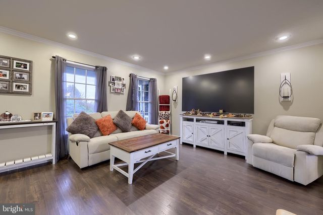 115 ABBEY DR, Mount Wolf, PA 17347