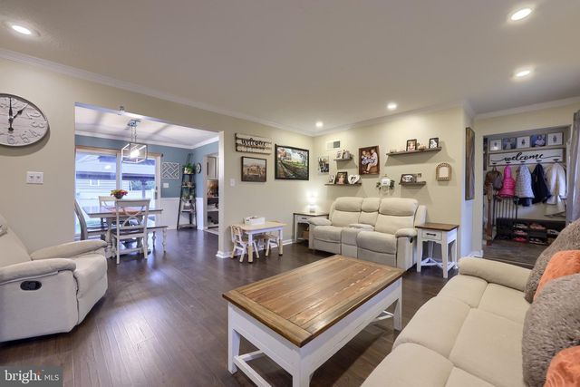 115 ABBEY DR, Mount Wolf, PA 17347