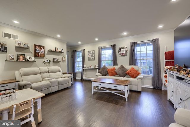 115 ABBEY DR, Mount Wolf, PA 17347