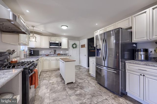 115 ABBEY DR, Mount Wolf, PA 17347