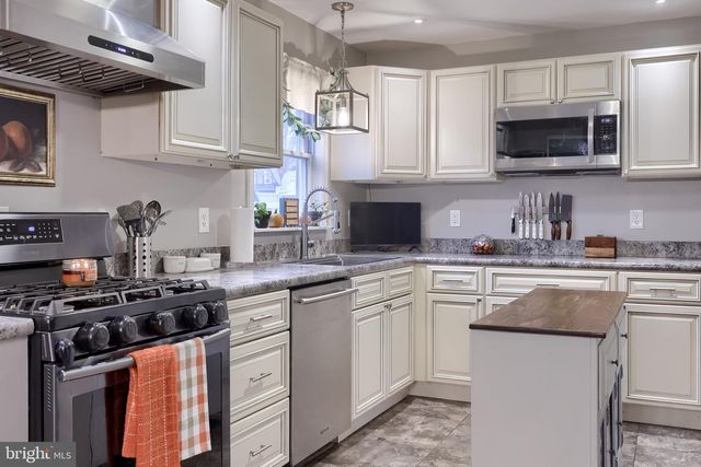 115 ABBEY DR, Mount Wolf, PA 17347