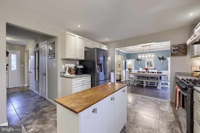 115 ABBEY DR, Mount Wolf, PA 17347