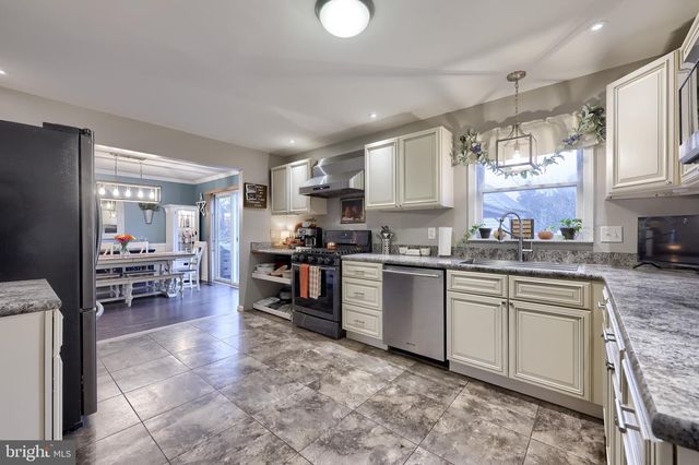 115 ABBEY DR, Mount Wolf, PA 17347