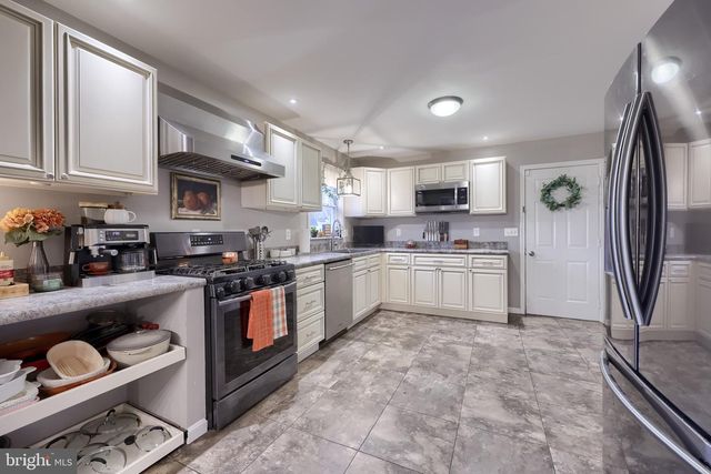 115 ABBEY DR, Mount Wolf, PA 17347