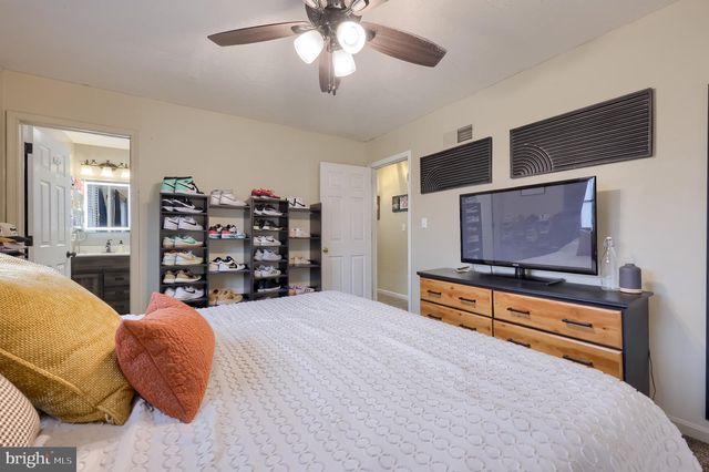 115 ABBEY DR, Mount Wolf, PA 17347