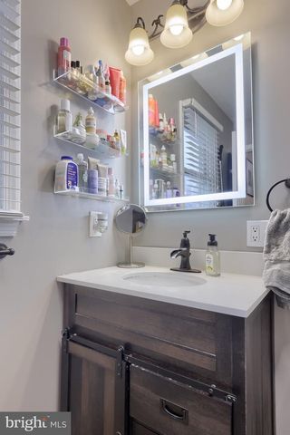 115 ABBEY DR, Mount Wolf, PA 17347