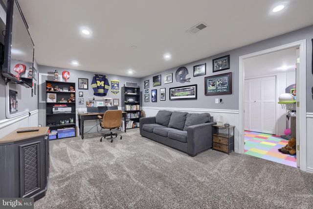 115 ABBEY DR, Mount Wolf, PA 17347