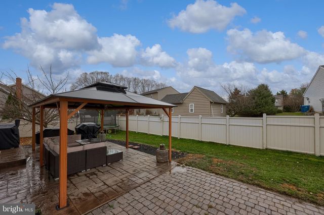 115 ABBEY DR, Mount Wolf, PA 17347