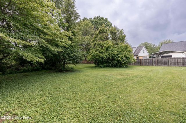 9416 Old Six Mile Ln, Louisville, KY 40299