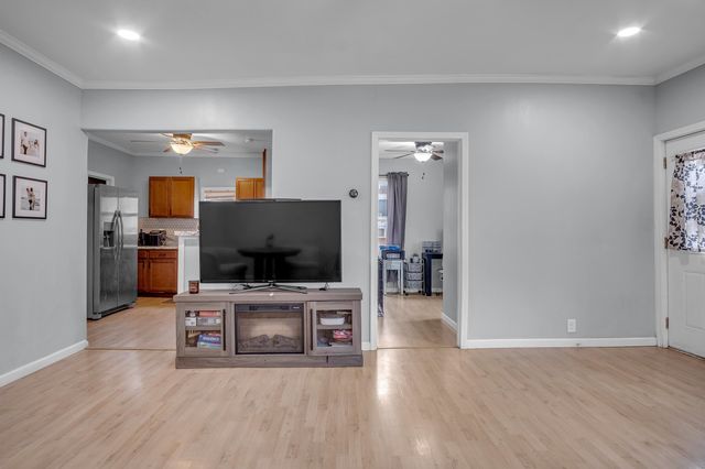 616 E 8th St, Newton, KS 67114