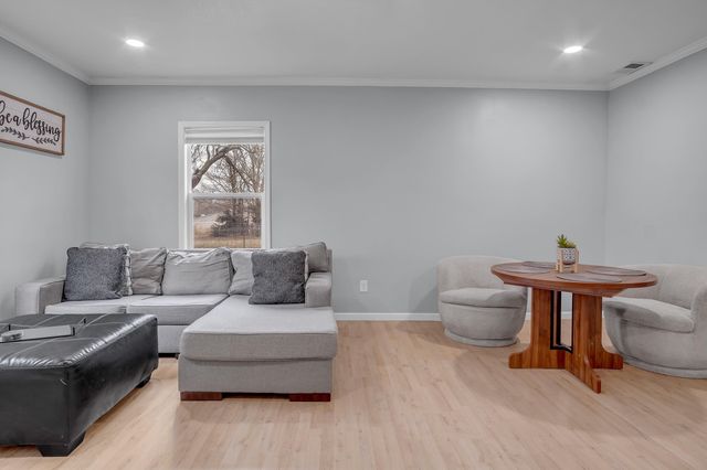 616 E 8th St, Newton, KS 67114