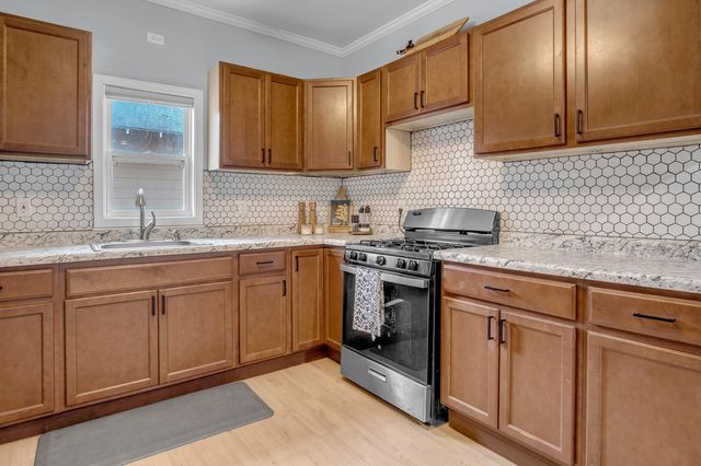 616 E 8th St, Newton, KS 67114