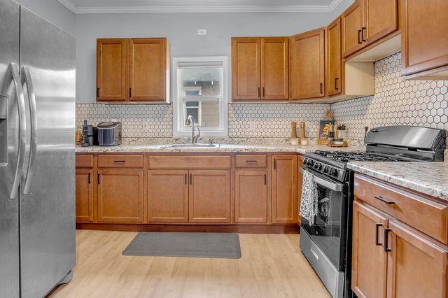 616 E 8th St, Newton, KS 67114