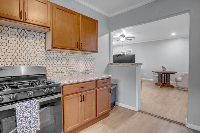 616 E 8th St, Newton, KS 67114