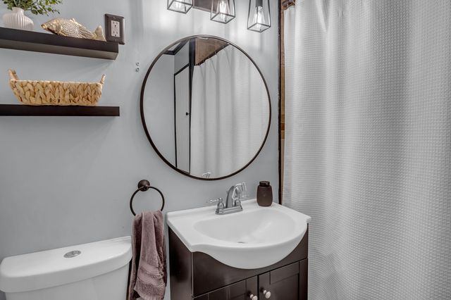 616 E 8th St, Newton, KS 67114