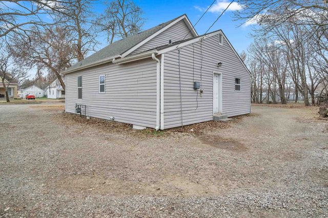 616 E 8th St, Newton, KS 67114