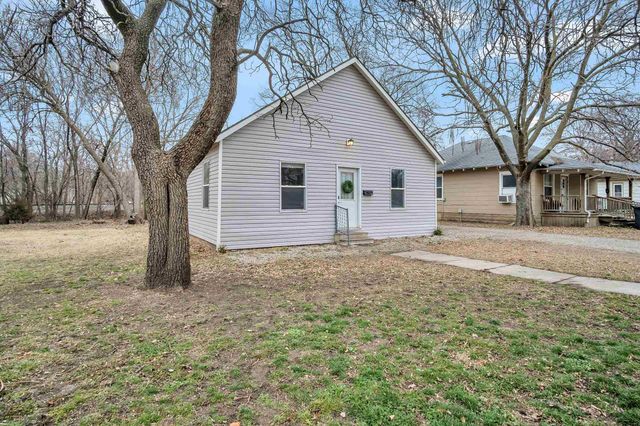 616 E 8th St, Newton, KS 67114