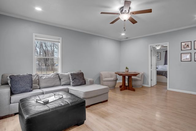 616 E 8th St, Newton, KS 67114