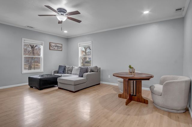 616 E 8th St, Newton, KS 67114