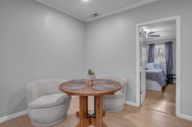 616 E 8th St, Newton, KS 67114