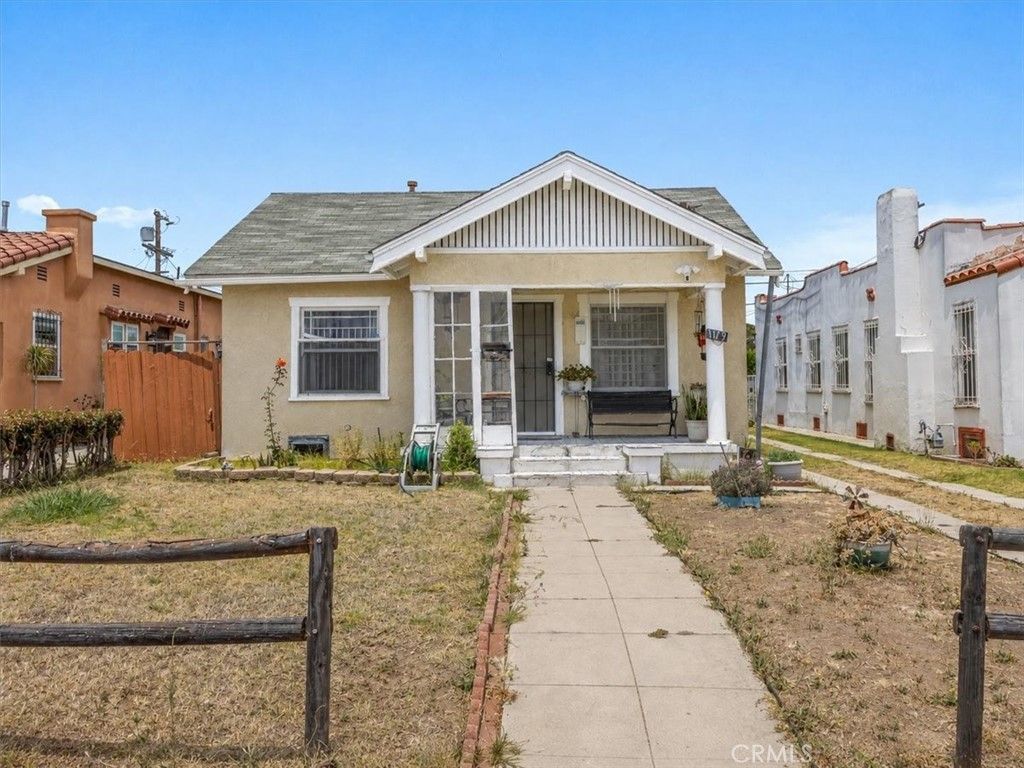 Image 1 of property listing at 1119 W 84th Place, Los Angeles, CA 90044