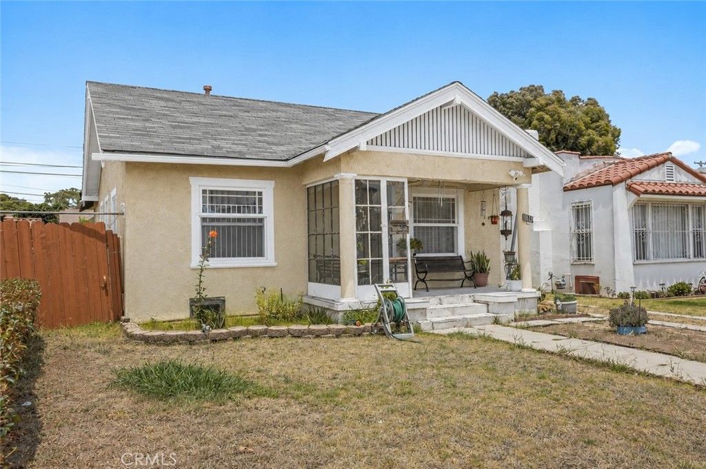 Image 2 of property listing at 1119 W 84th Place, Los Angeles, CA 90044