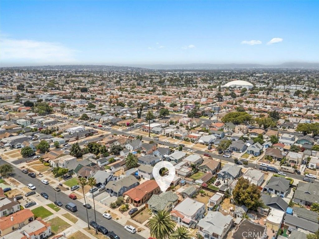 Image 34 of property listing at 1119 W 84th Place, Los Angeles, CA 90044