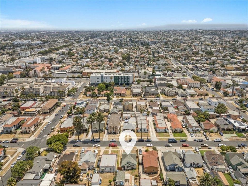 Image 35 of property listing at 1119 W 84th Place, Los Angeles, CA 90044