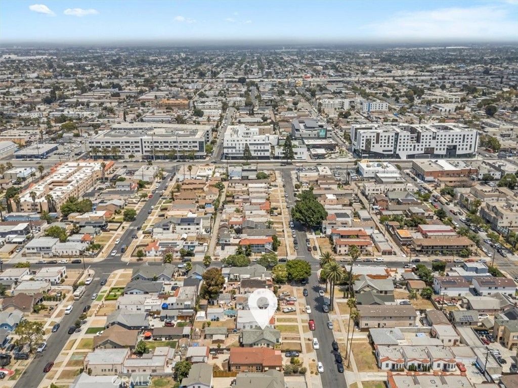 Image 36 of property listing at 1119 W 84th Place, Los Angeles, CA 90044