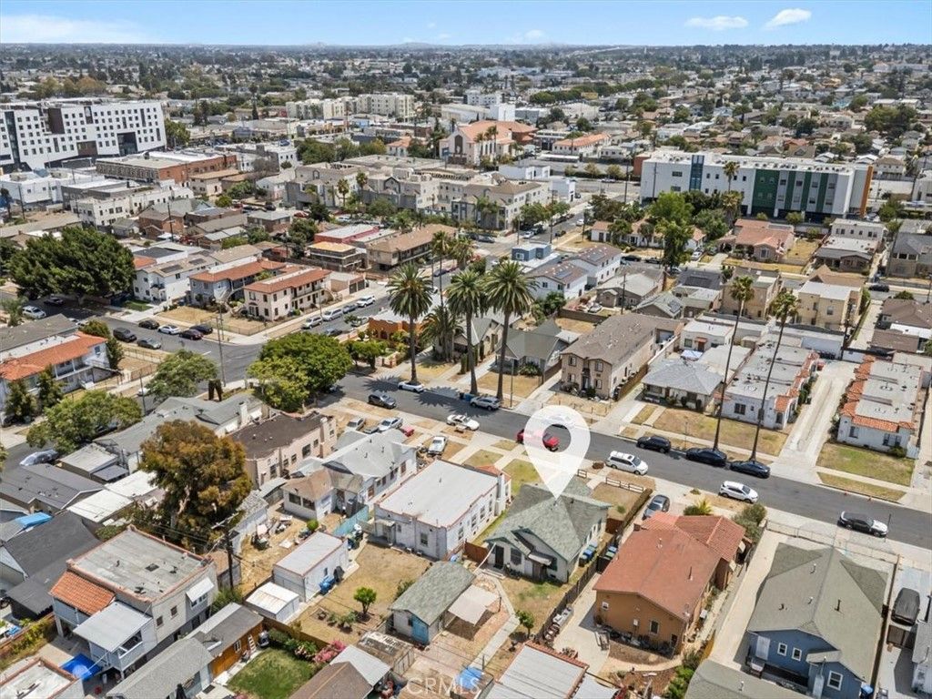 Image 37 of property listing at 1119 W 84th Place, Los Angeles, CA 90044