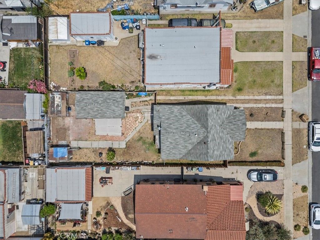 Image 38 of property listing at 1119 W 84th Place, Los Angeles, CA 90044