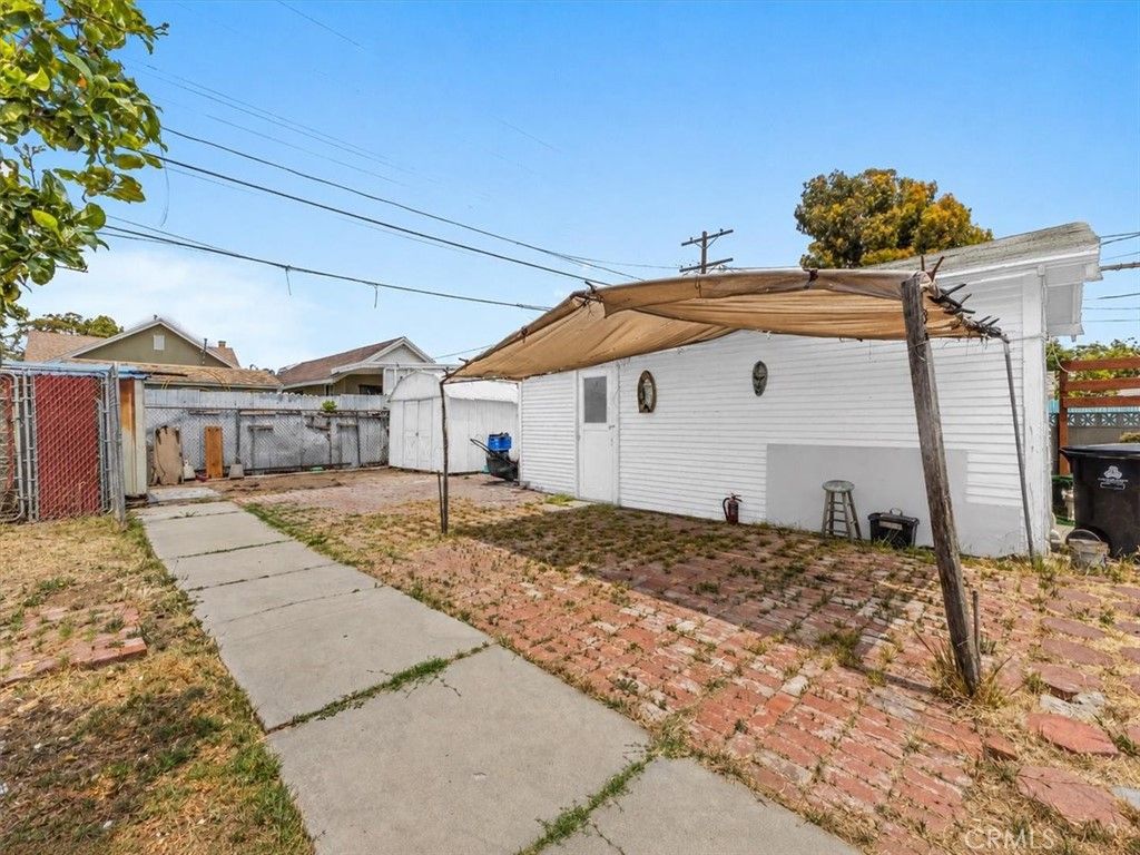 Image 40 of property listing at 1119 W 84th Place, Los Angeles, CA 90044