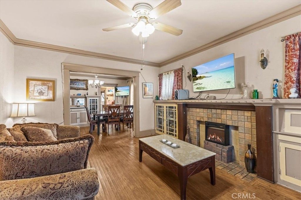 Image 7 of property listing at 1119 W 84th Place, Los Angeles, CA 90044