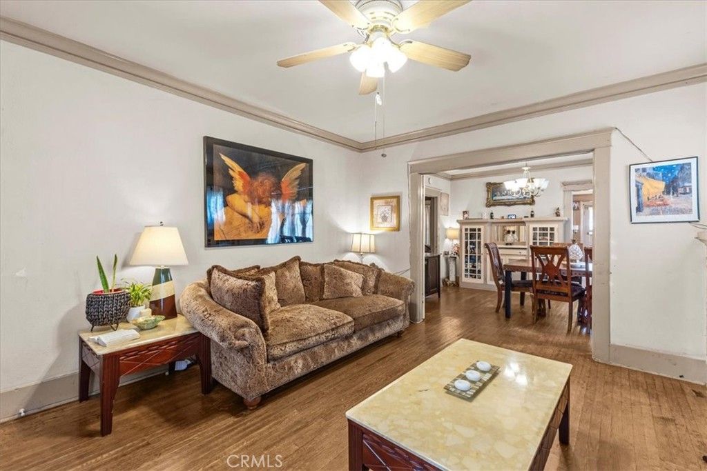 Image 8 of property listing at 1119 W 84th Place, Los Angeles, CA 90044