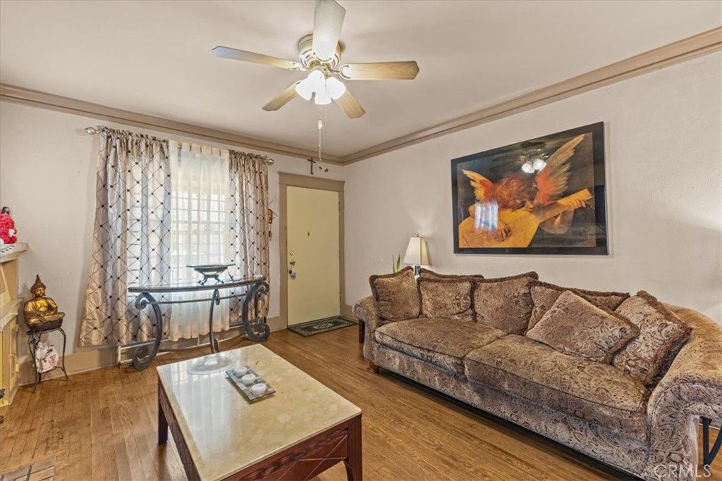 Image 9 of property listing at 1119 W 84th Place, Los Angeles, CA 90044