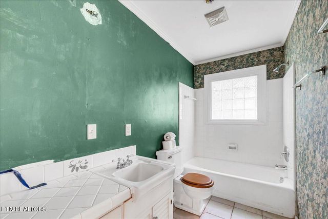1110 W Crown Pt Rd, Signal Mountain, TN 37377