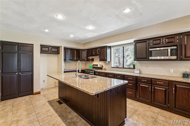 3 Price Drive, Troy, IL 62294