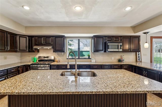 3 Price Drive, Troy, IL 62294