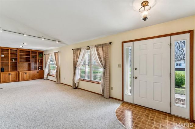 3 Price Drive, Troy, IL 62294