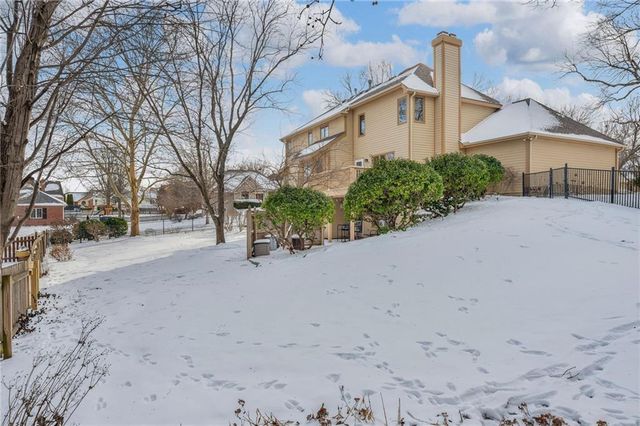 2014 Riviera Court, Lawrence, KS 66047