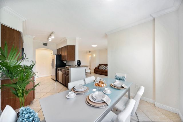 9021 SW 94th St 310, Miami, FL 33176