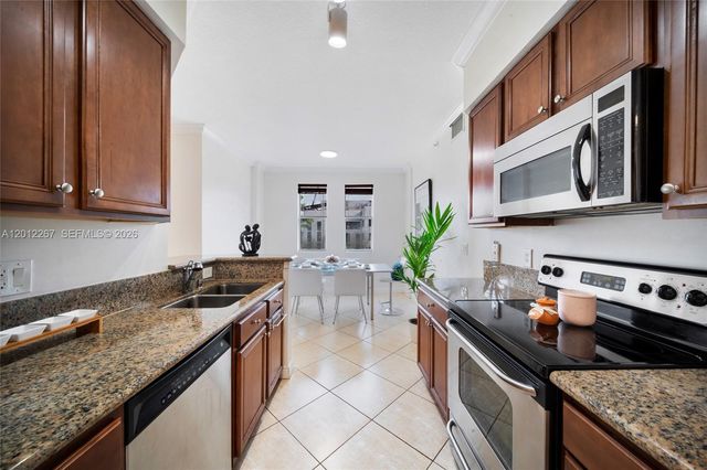 9021 SW 94th St 310, Miami, FL 33176