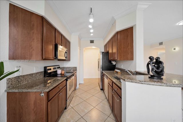 9021 SW 94th St 310, Miami, FL 33176