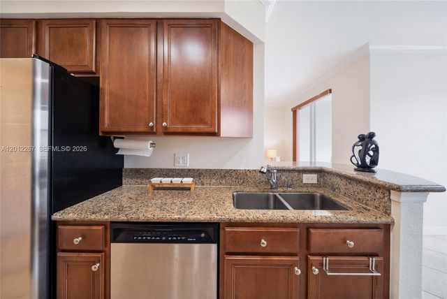 9021 SW 94th St 310, Miami, FL 33176