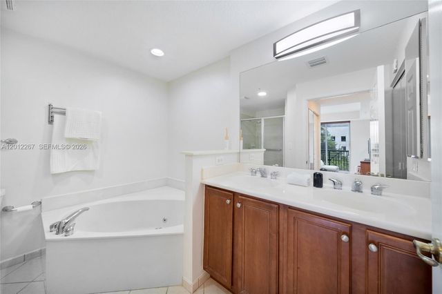 9021 SW 94th St 310, Miami, FL 33176